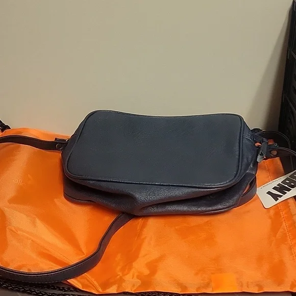 NWT BBNY Navy Crossbody Bag leather purse. Amazing condition. - Picture 4 of 8